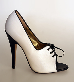 White/Black Pumps Doriana